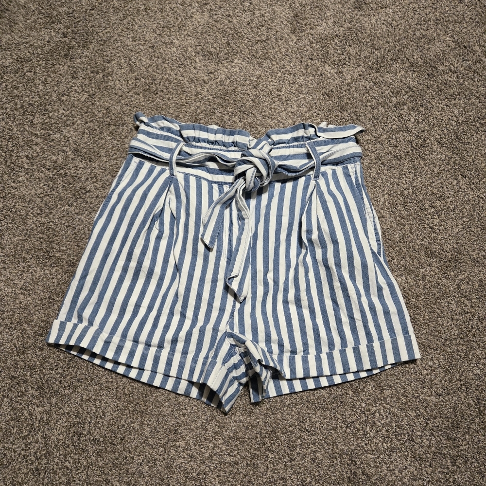 Forever 21 chambray & white striped shorts w/ belt size large in great condition